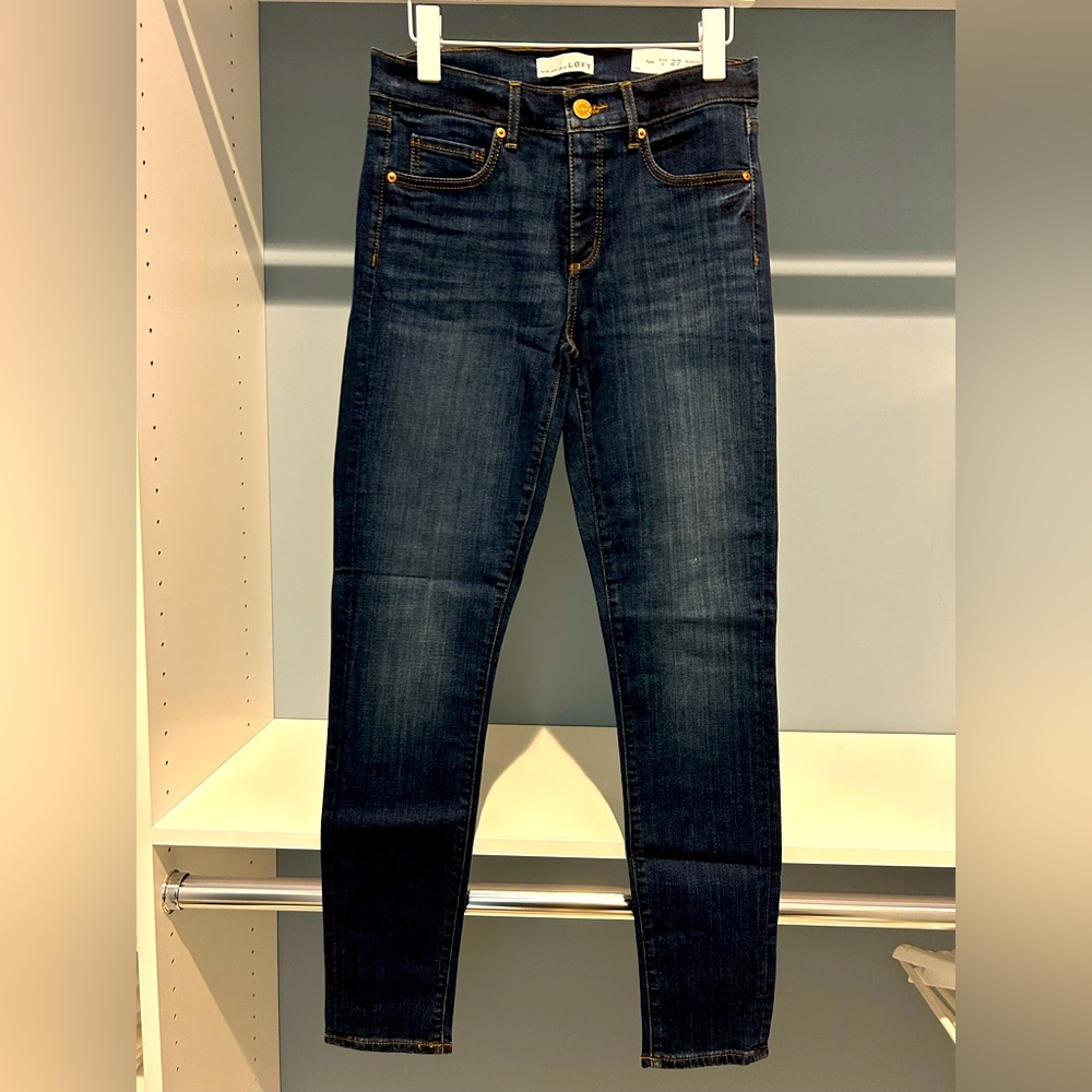 NWT LOFT Modern Skinny jeans. Size 4/27 waist. Darker wash. Brand new!